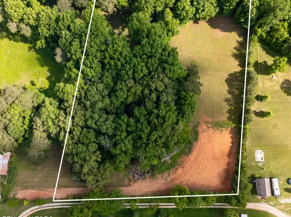 5130 Stiles Ln, Strawberry Plains, TN 37871