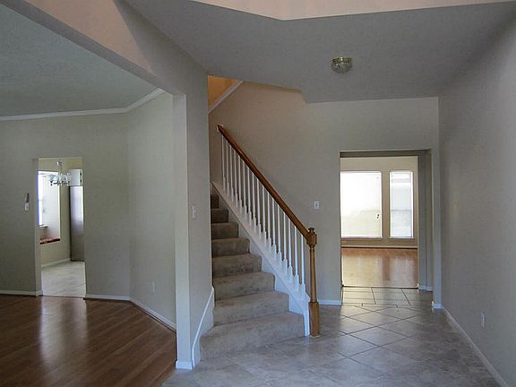 2nd image of 3211 London Ct