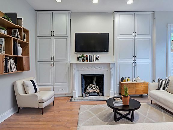 3rd image of 1020 F St NE