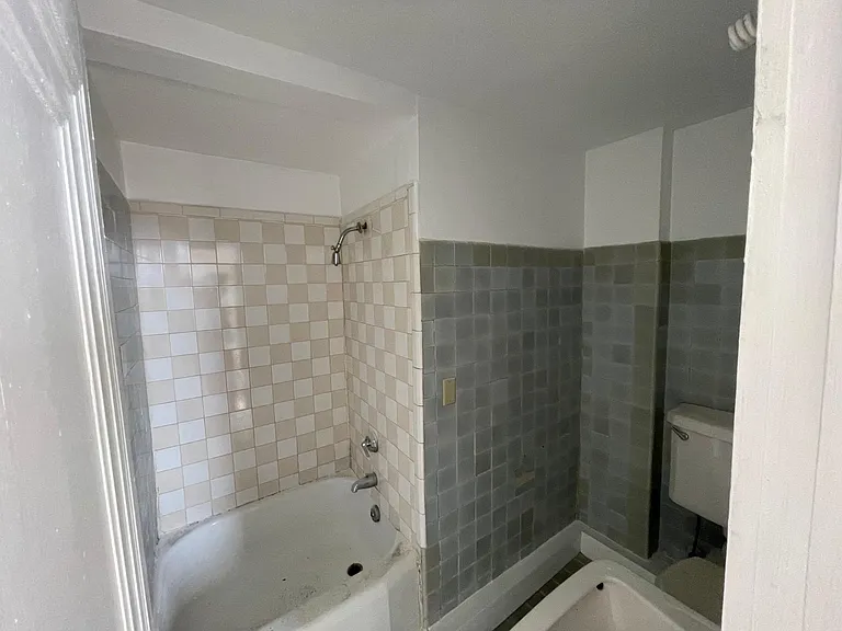 44 Willett St #4-R — Photo 7