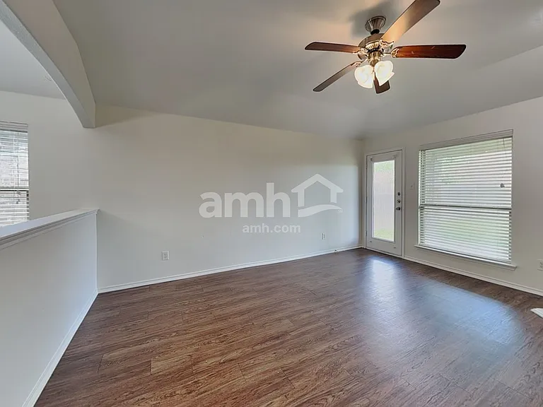 1000 Churchill Dr — Photo 6