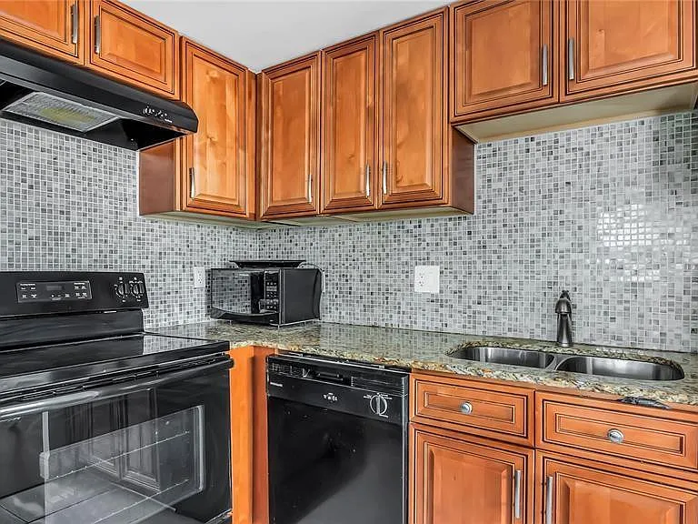 703 Brittany Park #O — Photo 5