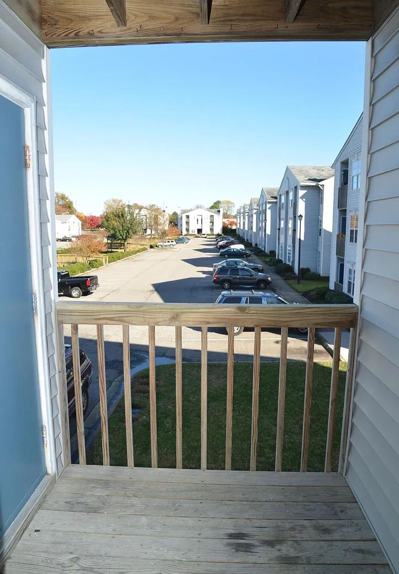 1886 Chantilly Court — Photo 4