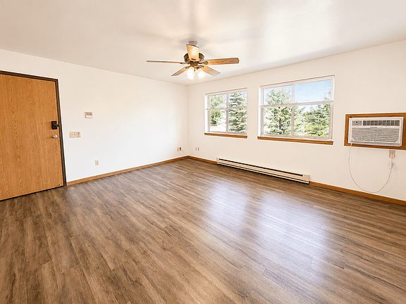 3rd image of 101 Sharon St #20803368