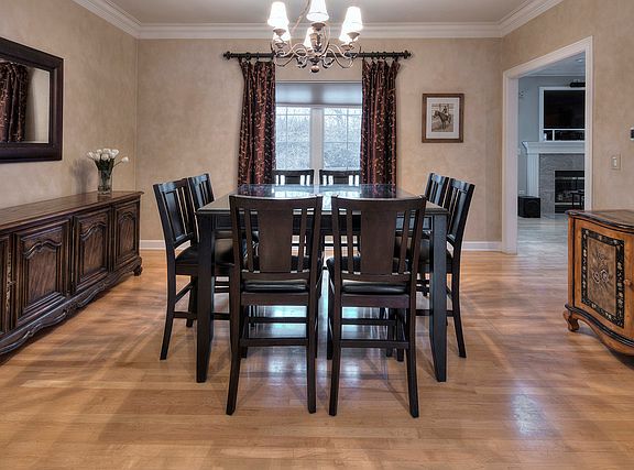 5th image of 4 Greenbriar Ln