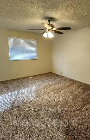 1377 E Wright St — Photo 8