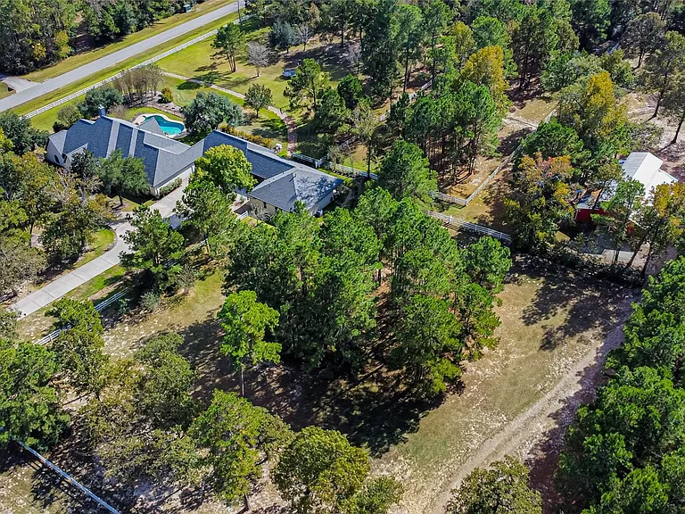 15569 Crown Oaks Dr — Photo 1