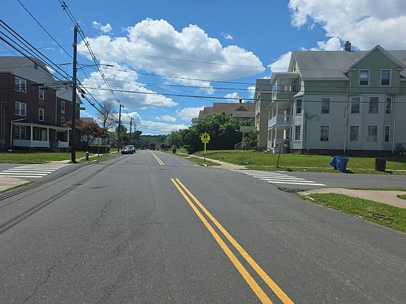 5th image of 103 Shuttle Meadow Ave