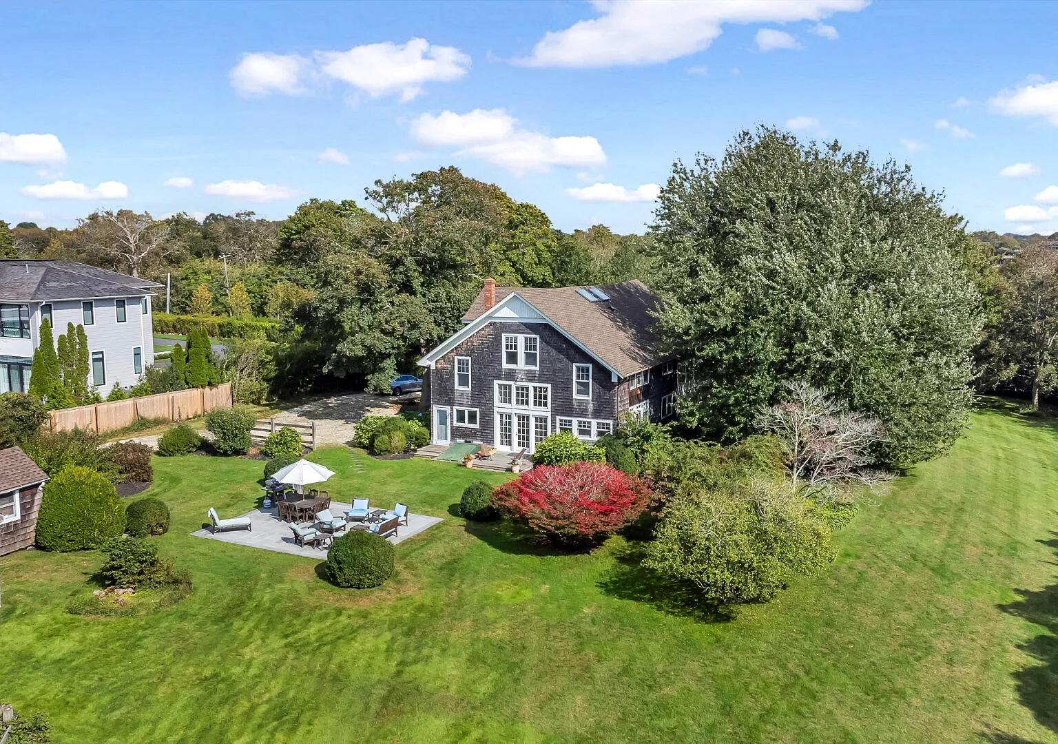 Beautifully Restored Barn, Open First Floor Plan, private pool — Photo 4