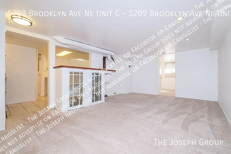 University District Charm in This 1-Bedroom Seattle Home — Photo 2