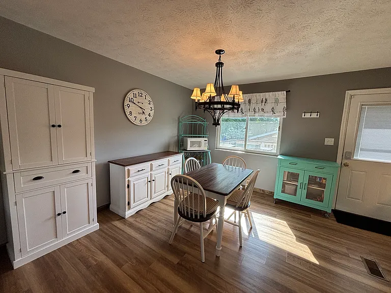 429 Mayfair Dr — Photo 5