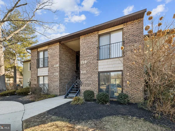 22 E Bluebell Ln, Mount Laurel, NJ 08054