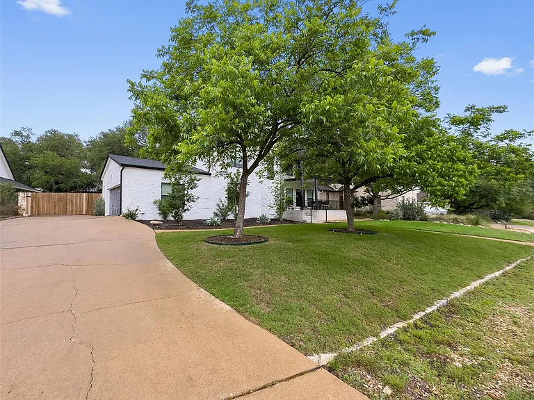 307 Hurst Creek Rd — Photo 2