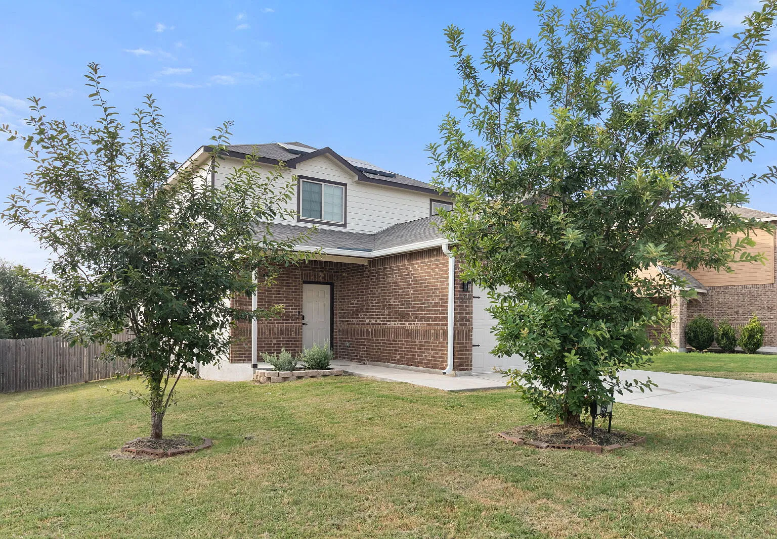 4 bed, 2.5 bath, 2002 sqft, $1,895 — Photo 2