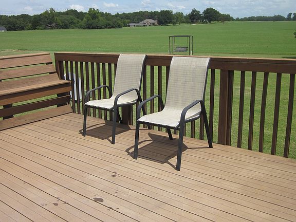 28x12 Deck/ Backyard