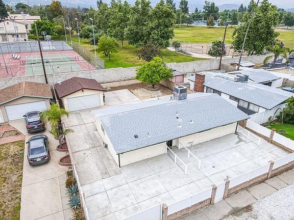 3rd image of 13100 Fellows Ave