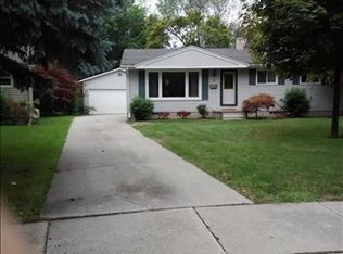 4 Pitre Ct, Essexville, MI