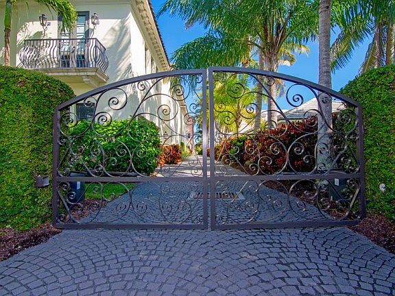 2nd image of 1522 Ocean Dr