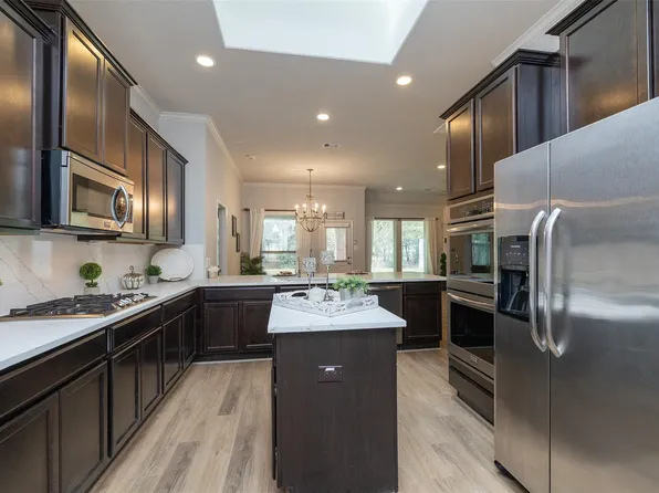 10722 Sir Alex Dr, Tomball, TX 77375
