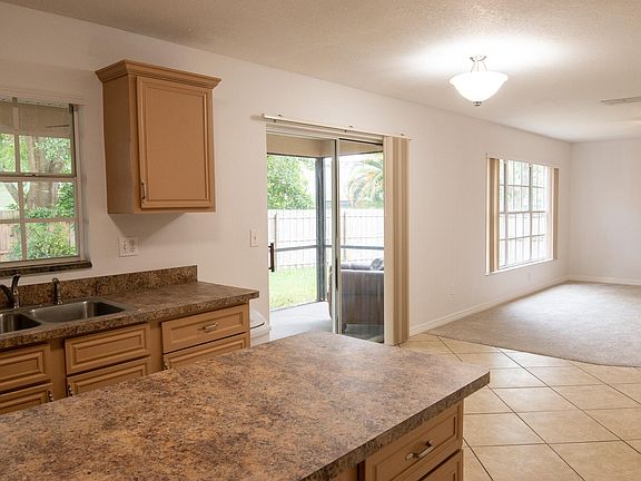 4th image of 1073 Sugarberry Trl