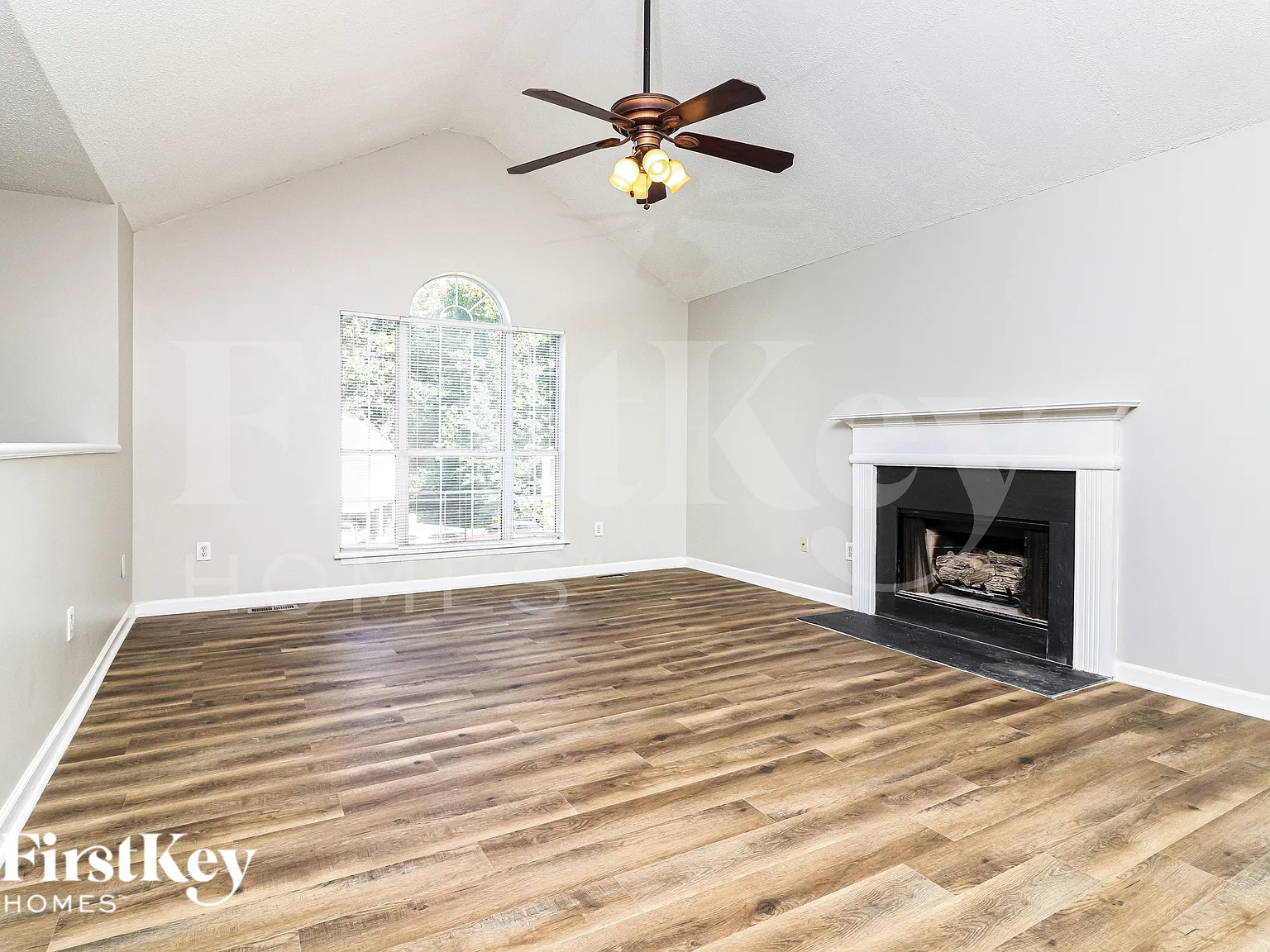 4 bed, 3.0 bath, 1957 sqft, $2,255 — Photo 3
