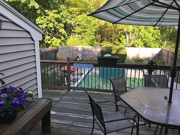 2nd image of 18 Lakeview Ave