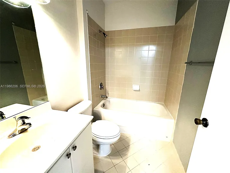 3550 NE 5th St #202 — Photo 22
