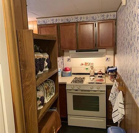 2nd image of 9 Redwood Dr