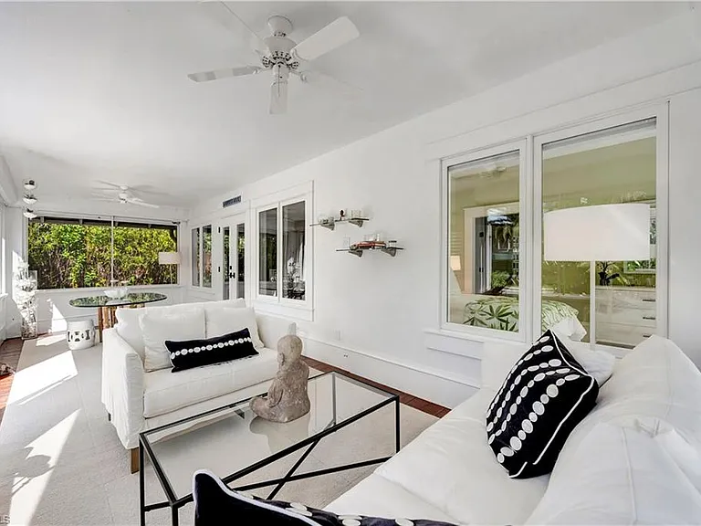 1375 Gordon Dr — Photo 4