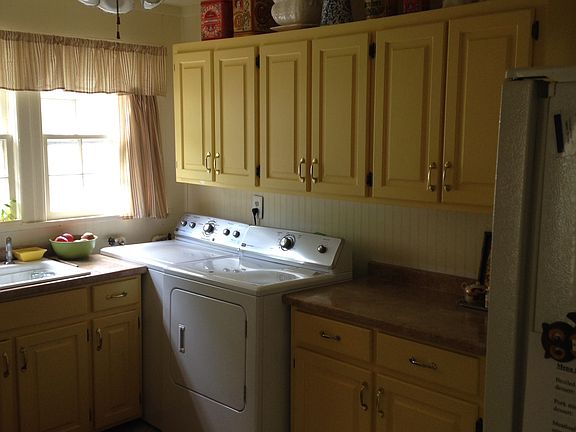 3rd image of 209 E Woodrow St