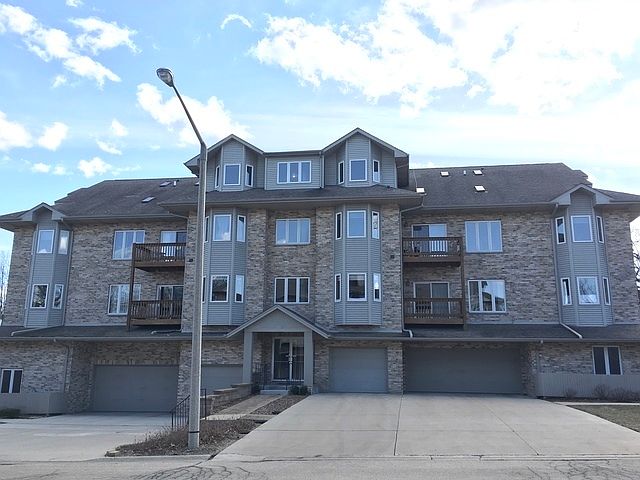 1st image of 3117 Woodland Dr #17