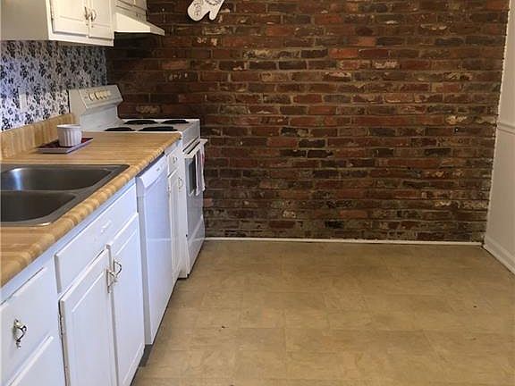 5th image of 376 A S Cherry St