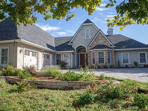 3rd image of 2135 Oak Creek Dr #106