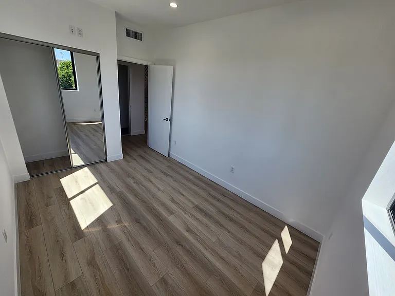 6061 Fulton Ave #8 — Photo 16