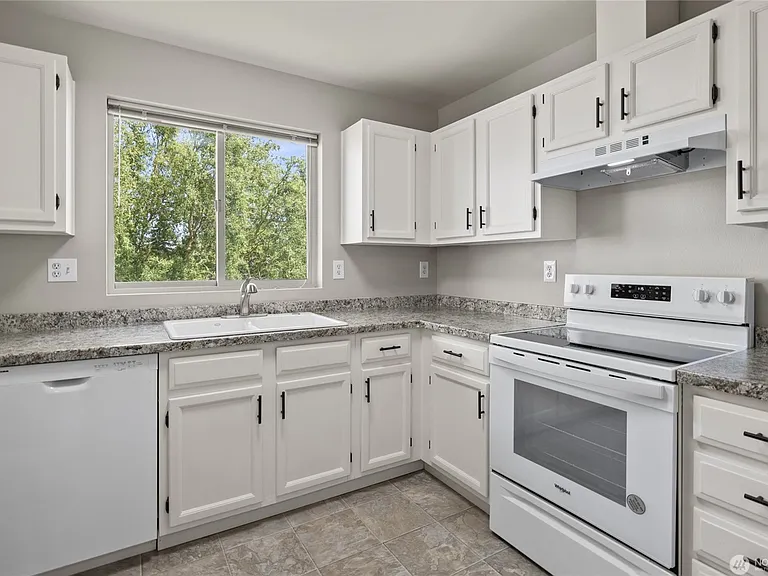 502 E River Ave #B — Photo 16