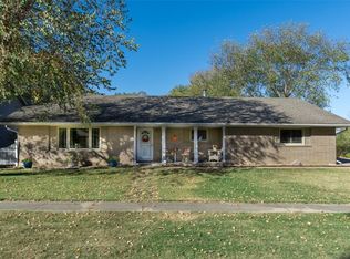 1418 Oakcrest Dr, Waterloo, IA 50701