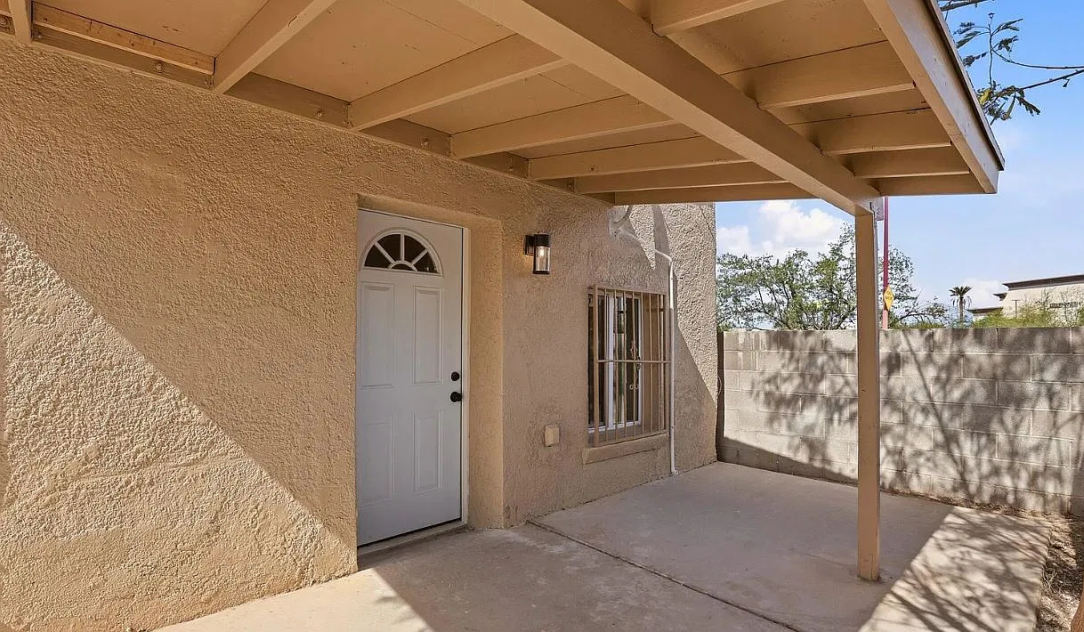 2 bed, 702 sqft, $1,500 — Photo 3