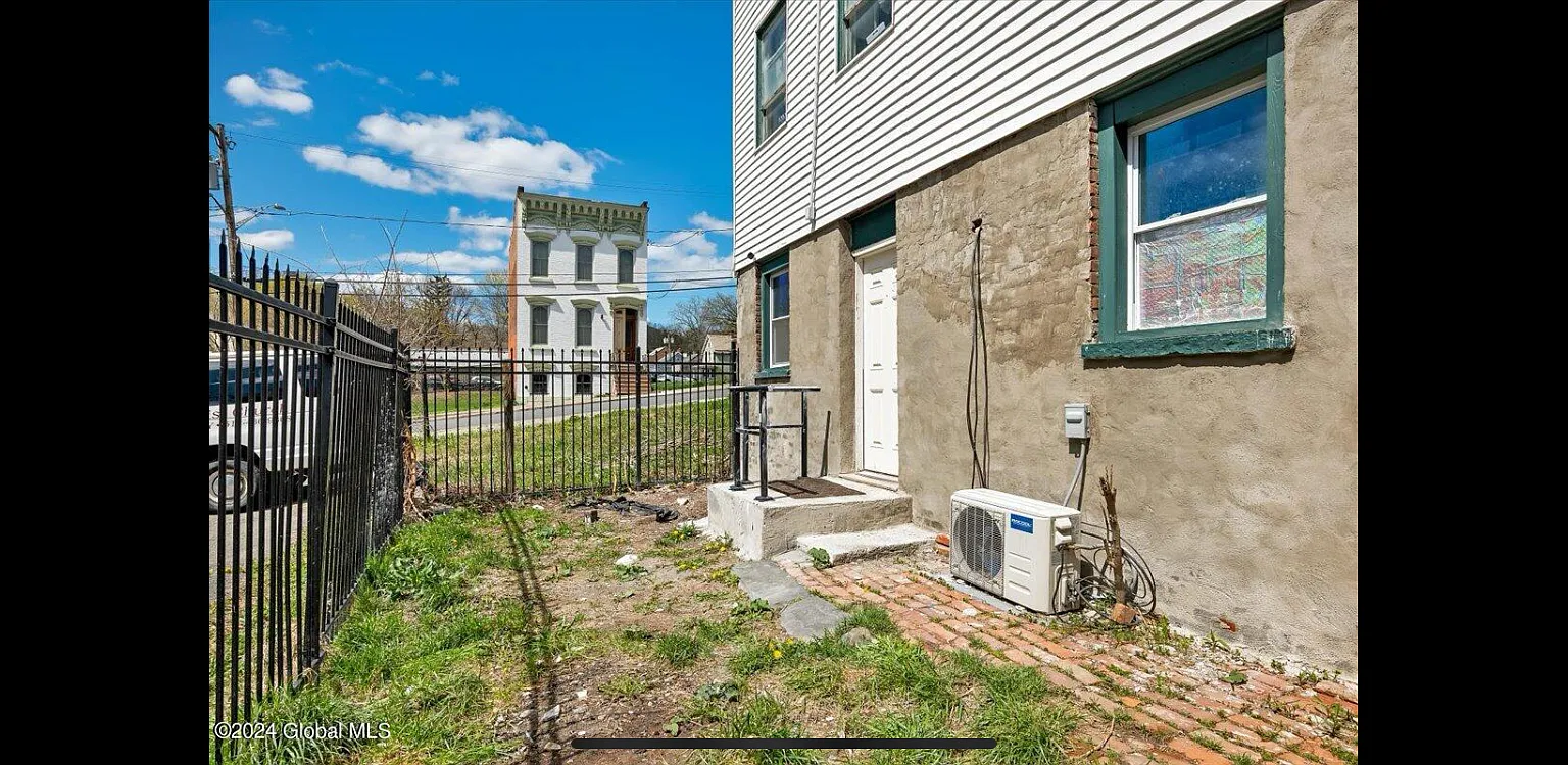 1 bed, 700 sqft, $1,100 — Photo 2