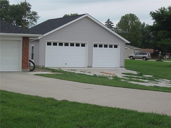 3rd image of 25 Floral Acres Dr