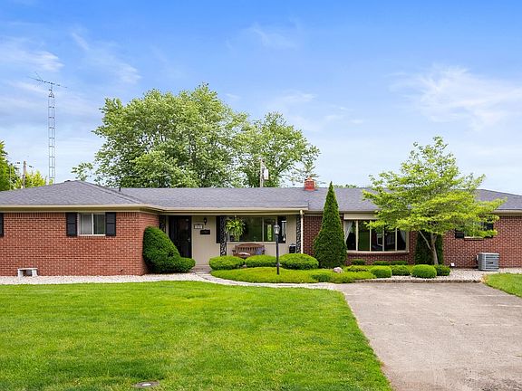 2nd image of 808 Parkview Dr
