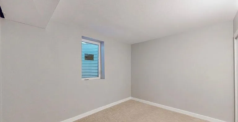 841 W 70th Pl — Photo 11