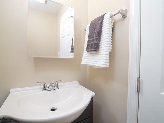 4th image of 44 E Franklin St APT 2W