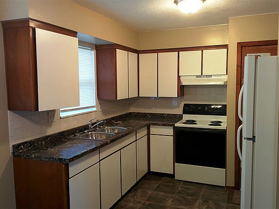 5th image of 405 NE Orchard Dr Unit A