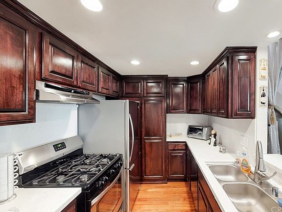 2nd image of 5144 Zelzah Ave APT 5