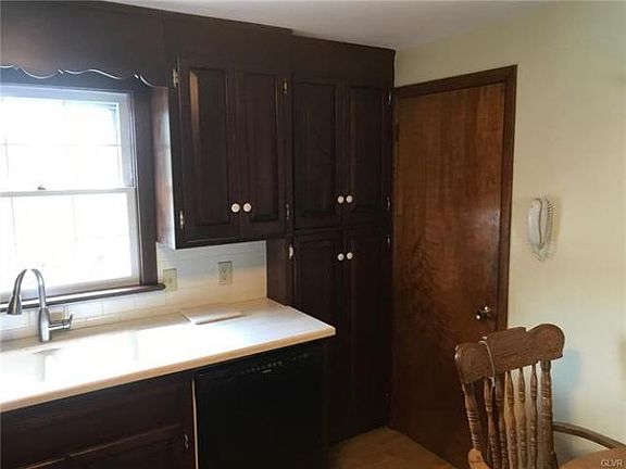 5th image of 5537 Louise Ln