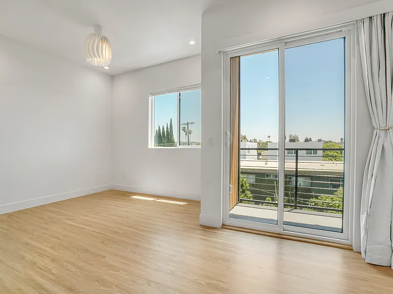 4800 S Slauson Ave #2M — Photo 1