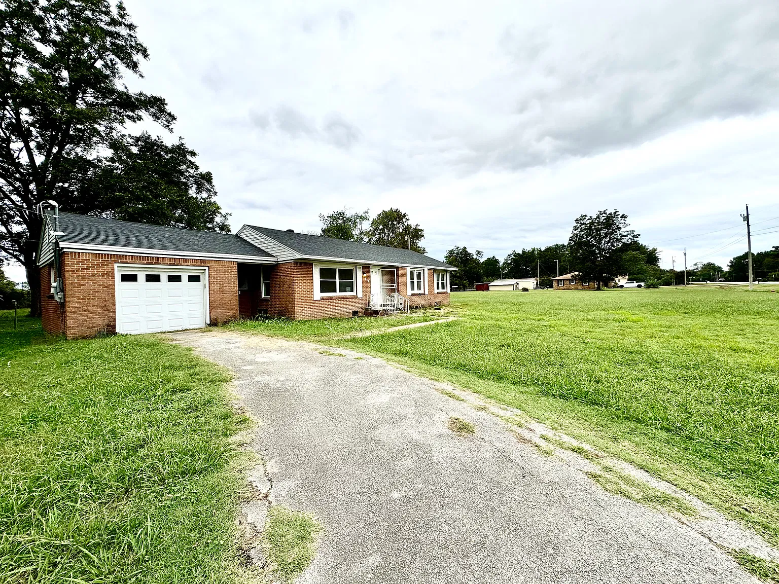 3 bed, 1400 sqft, $1,500 — Photo 2