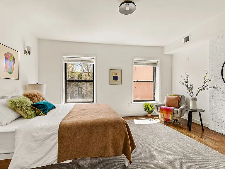 418 Halsey St #2 — Photo 9