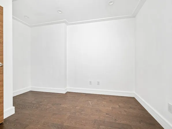 2335 Bath Avenue image 11 of 22