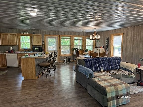 3rd image of 58861 Murphy Remy Rd
